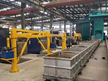 Un seul opérateur de manipulateur de moulage en acier