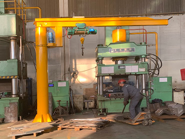 Crane électrique en mouvement